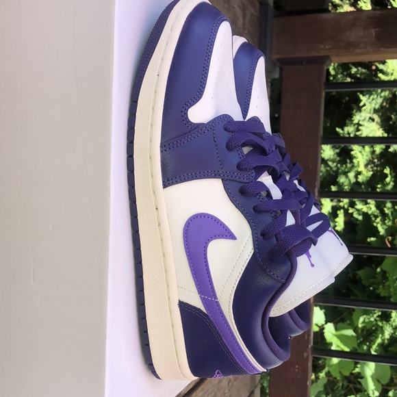 Jordan 1 Low Court Purple White- 8,5 - Picture 3 of 6
